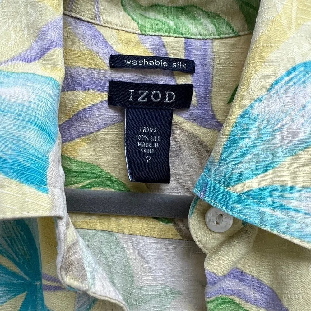 Vintage Izod Washable Silk Button Up Floral Shirt Size Small 2